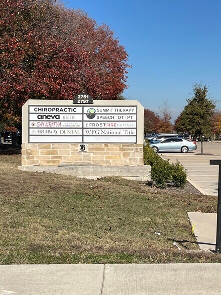 2751 S Stonebridge Dr, McKinney, TX à vendre - Photo du bâtiment - Image 2 de 9