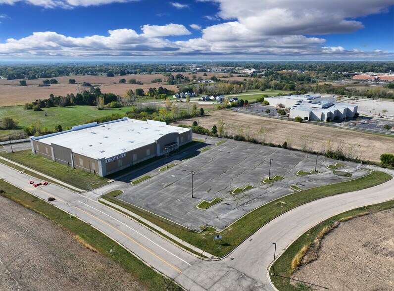 8445 Chandan Dr, Rockford, IL for lease - Building Photo - Image 2 of 4