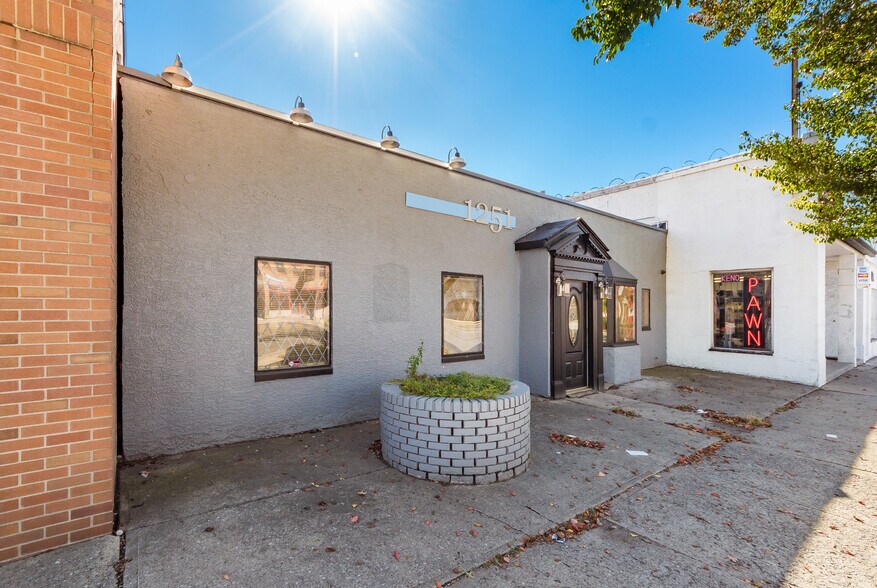 1251 W Broad St, Columbus, OH à vendre - Photo du bâtiment - Image 3 de 54