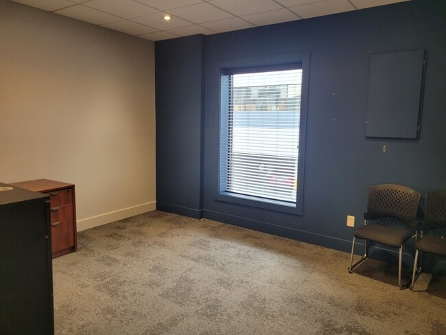 Plus de détails pour 1455 Ellis St, Kelowna, BC - Bureau à louer