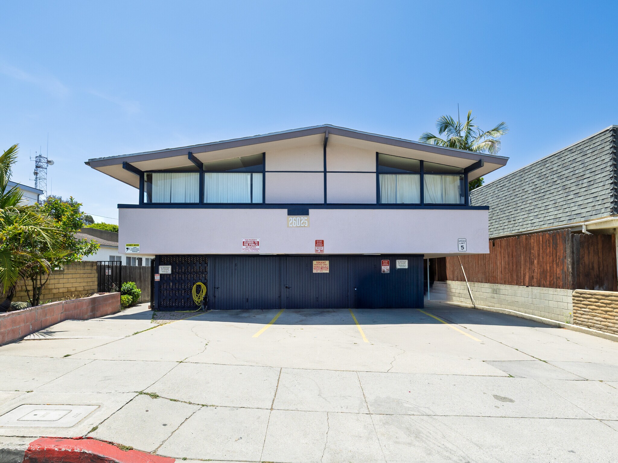 26025 Narbonne Ave, Lomita, CA à vendre Photo du bâtiment- Image 1 de 1