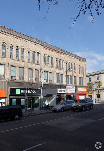 2870 Dundas St W, Toronto, ON à louer - Photo du bâtiment - Image 2 de 9