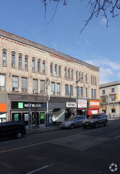 2870 Dundas St W, Toronto, ON à louer - Photo du bâtiment - Image 2 de 9