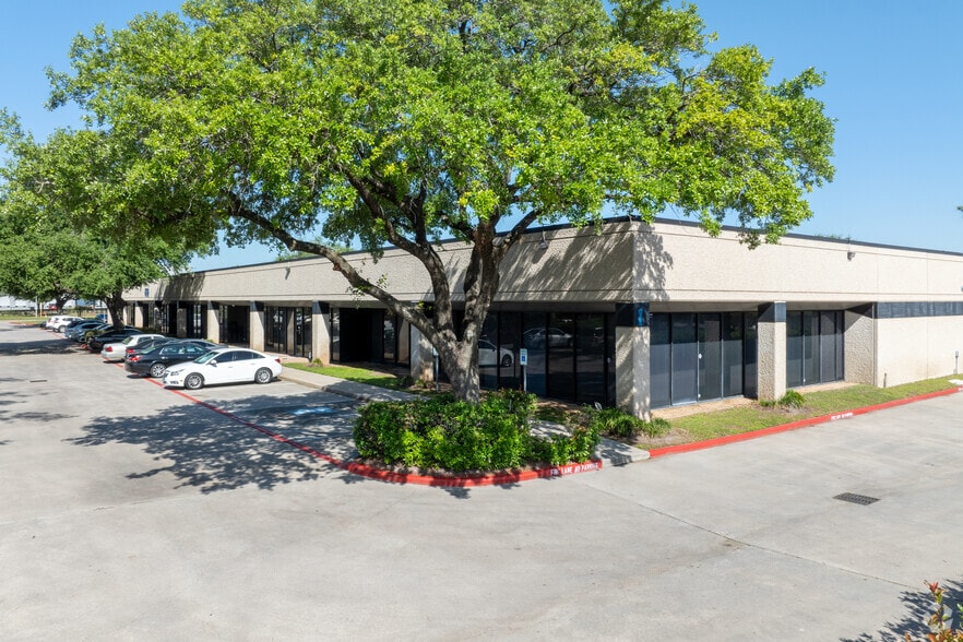 500 Century Plaza Dr, Houston, TX for lease - Building Photo - Image 1 of 15