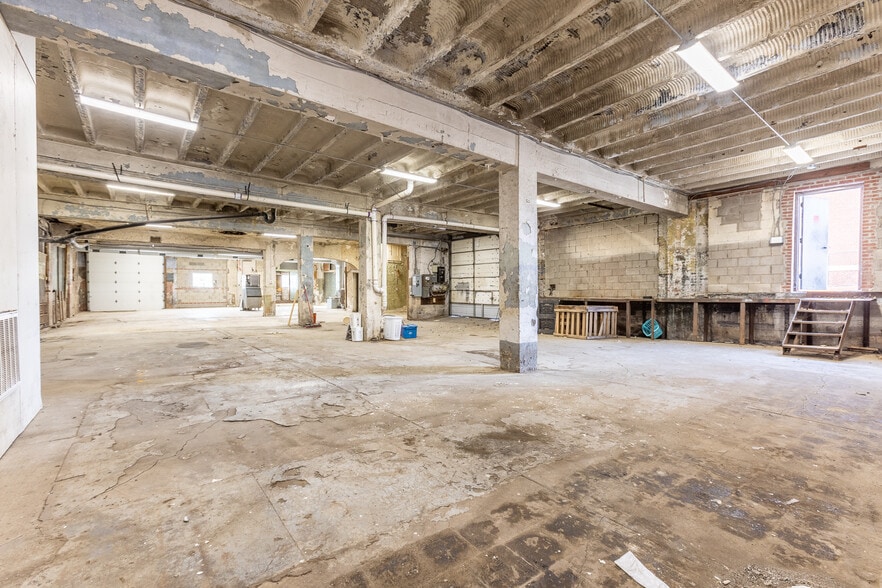 401 E Warrington Ave, Pittsburgh, PA for lease - Building Photo - Image 3 of 12