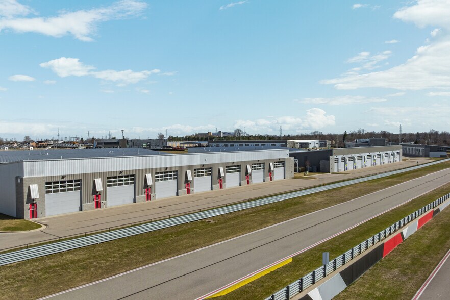 62 W Speed Way, Pontiac, MI for sale - Building Photo - Image 2 of 18