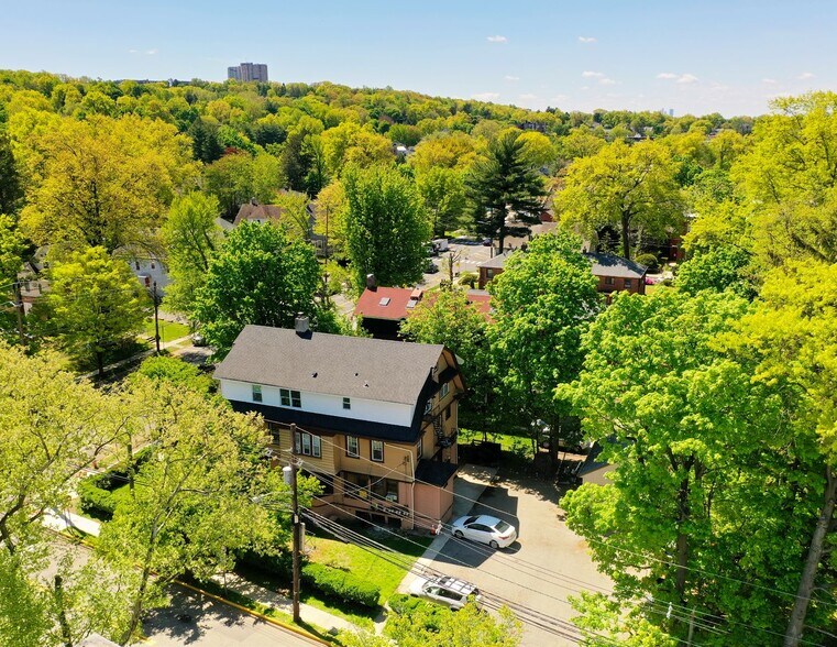 490 Broad Ave, Leonia, NJ à vendre - Photo du bâtiment - Image 3 de 6