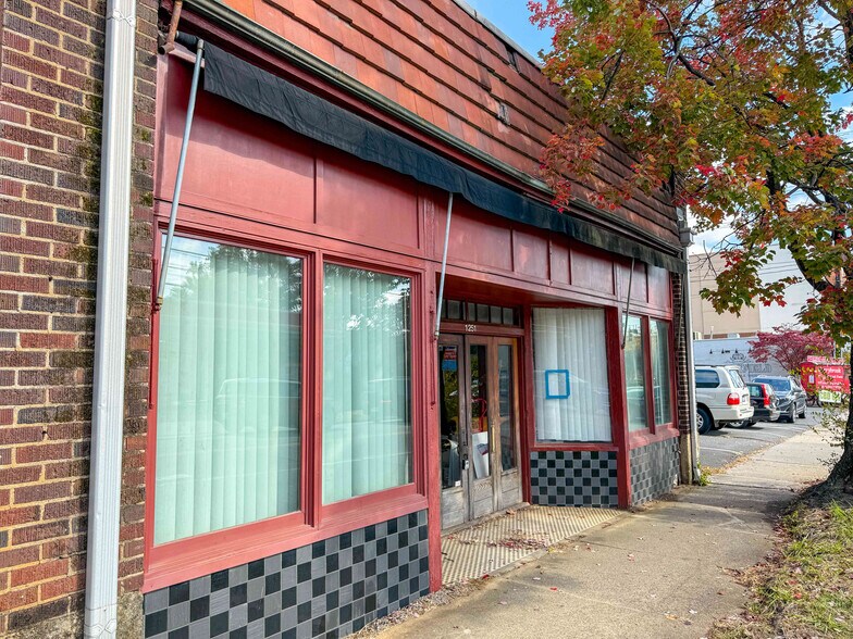 1251 East Blvd, Charlotte, NC à vendre - Photo du bâtiment - Image 3 de 9