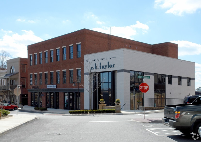 5870 Charlotte Ln, Cumming, GA for sale - Building Photo - Image 2 of 4