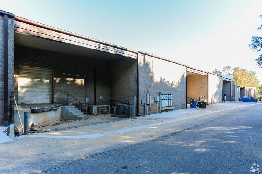 640 Matthews Mint Hill Rd, Matthews, NC à louer - Photo du bâtiment - Image 3 de 21