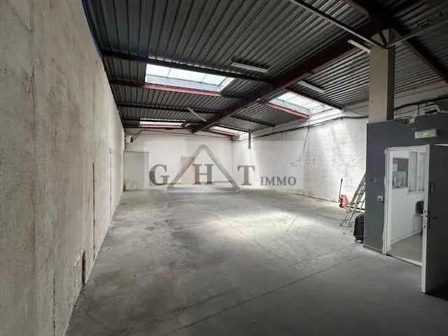 Office in Bondoufle for lease - Interior Photo - Image 1 of 3