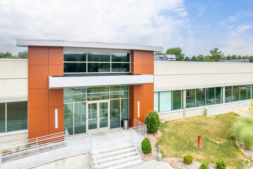 2476 Swedesford Rd, Malvern, PA à louer - Photo du bâtiment - Image 3 de 21