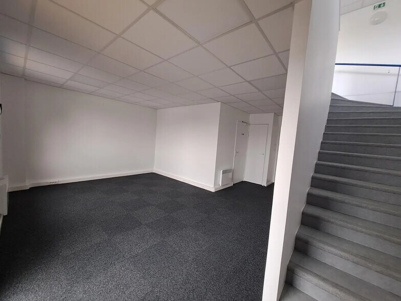 Flex dans Moissy-Cramayel à louer - Photo du bâtiment - Image 2 de 7