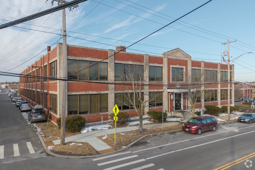 735 Allens Ave, Providence, RI for lease - Building Photo - Image 3 of 21