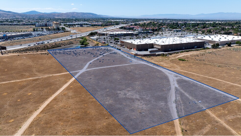 Highway 14 and P-4 Ave, Palmdale, CA à vendre - Photo du bâtiment - Image 2 de 11