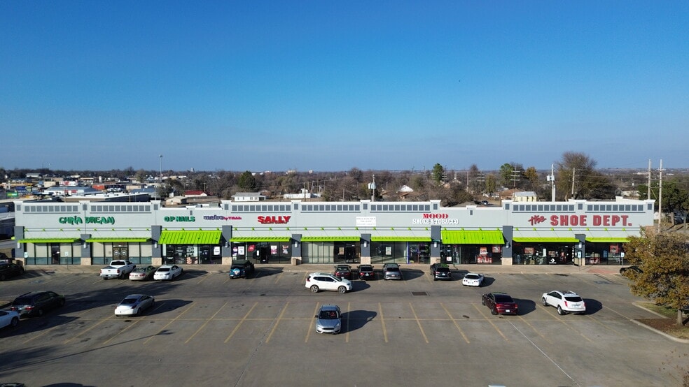 1700-1716 S 1st St, Chickasha, OK for lease - Building Photo - Image 1 of 9