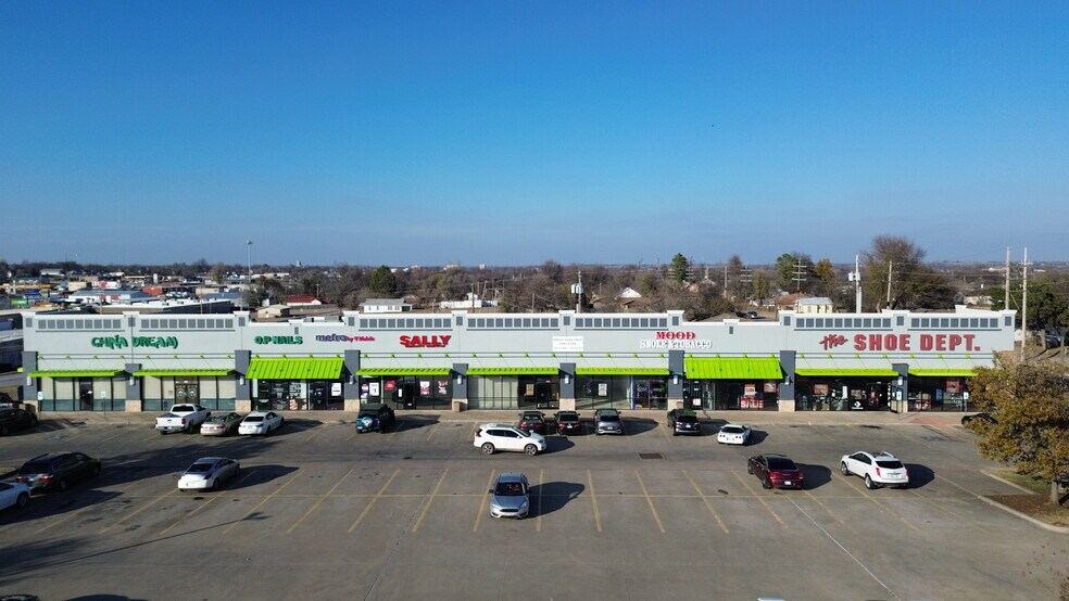 1700-1716 S 1st St, Chickasha, OK à louer - Photo du bâtiment - Image 1 de 9