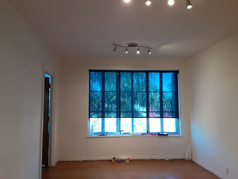 712-718 N La Brea Ave, Los Angeles, CA for lease - Interior Photo - Image 3 of 5