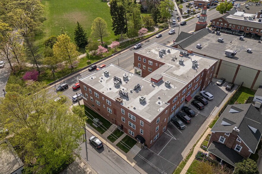 371 Lancaster Ave, Haverford Township, PA à louer - Photo du bâtiment - Image 3 de 9