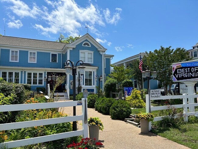 Plus de détails pour 34 E Church St, Kilmarnock, VA - Services hôteliers à vendre