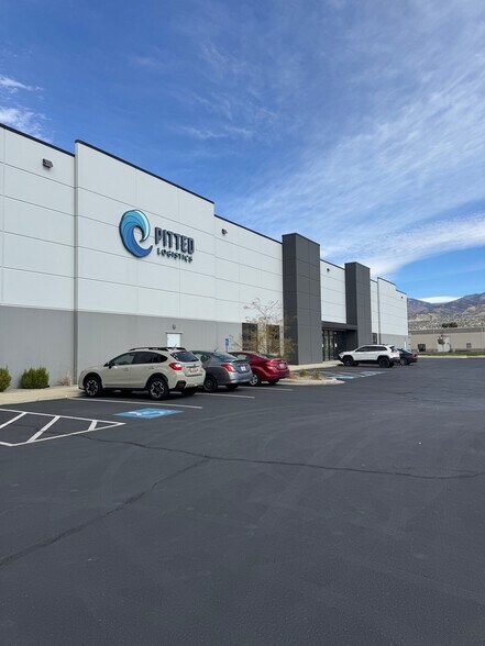 910 W Center St, North Salt Lake, UT à louer - Photo du bâtiment - Image 2 de 8