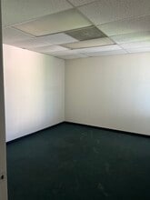 5241 Lincoln Ave, Cypress, CA à louer Photo du bâtiment- Image 2 de 13