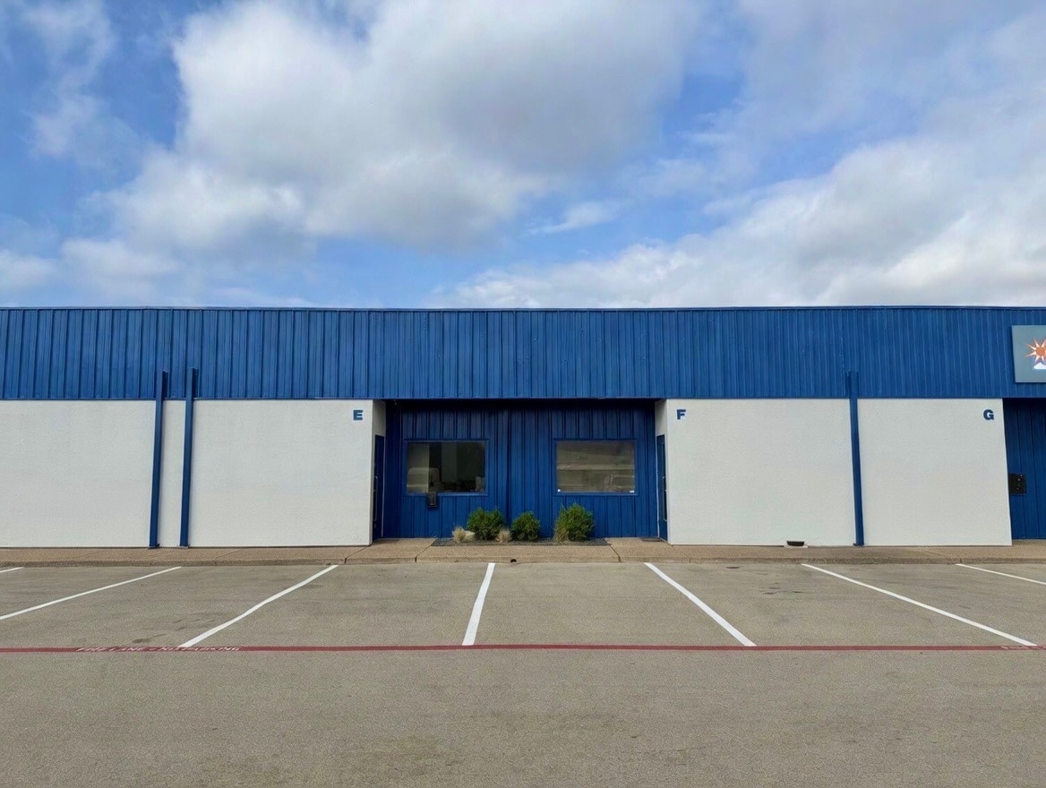 1663 Hickory Dr, Haltom City, TX for lease Building Photo- Image 1 of 3