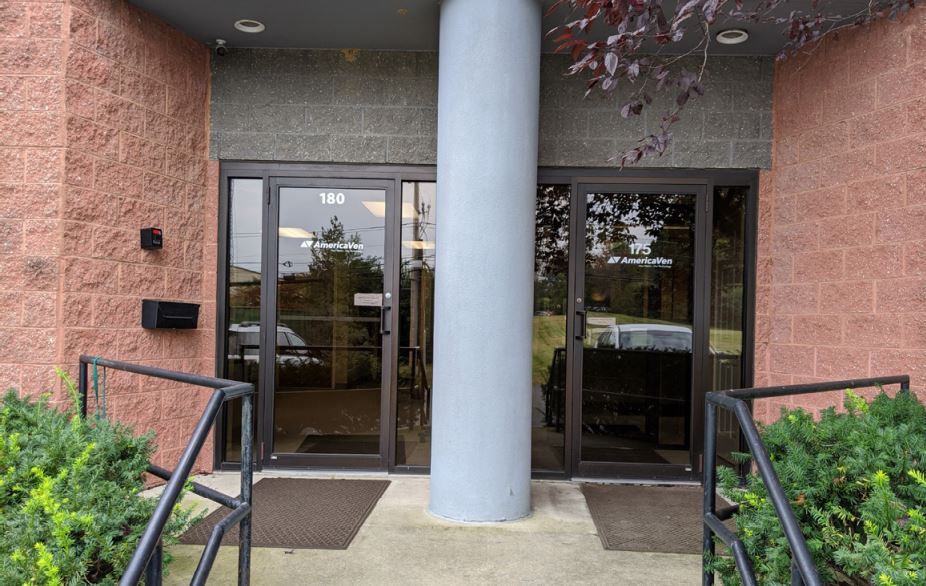 54 S Commerce Way, Bethlehem, PA à louer - Photo du bâtiment - Image 3 de 3