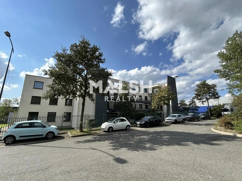 Office in Brignais for lease - Building Photo - Image 3 of 3