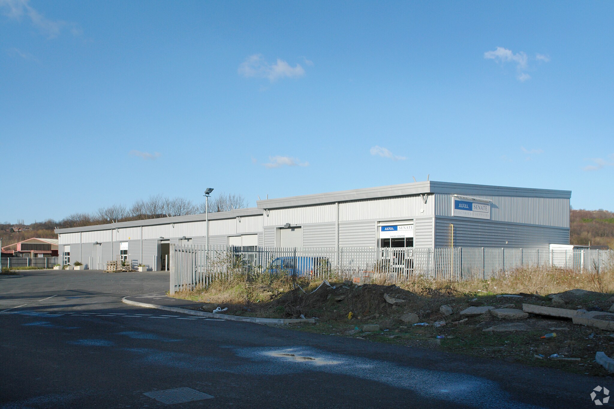 Leeds Rd, Huddersfield à louer Photo principale- Image 1 de 3