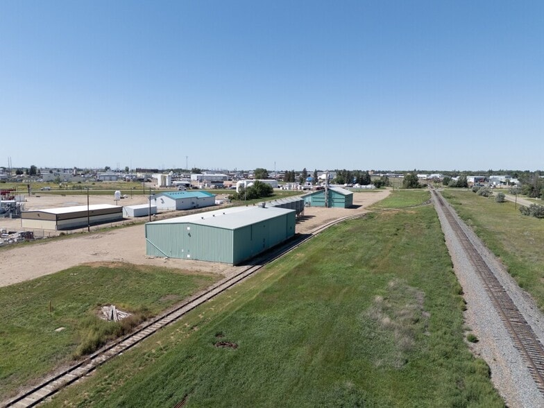 184075 7 St E, Brooks, AB à vendre - Photo du bâtiment - Image 2 de 9