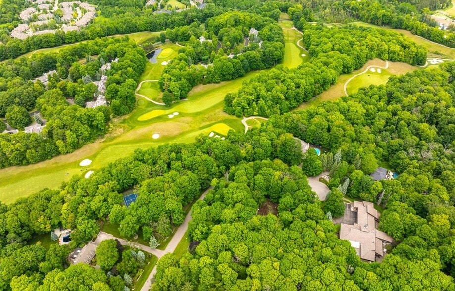 20 Woodsend Cres, Aurora, ON for sale - Primary Photo - Image 1 of 13