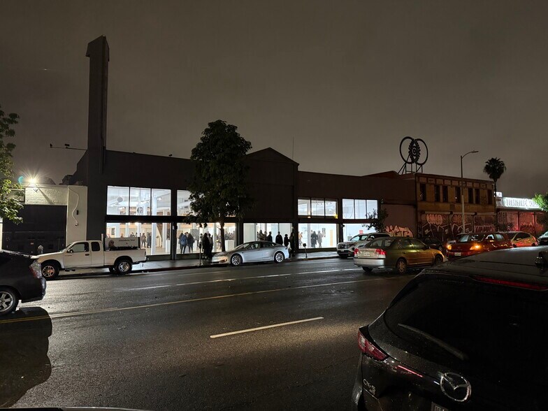 619 N Western Ave, Los Angeles, CA à louer - Photo du bâtiment - Image 3 de 7