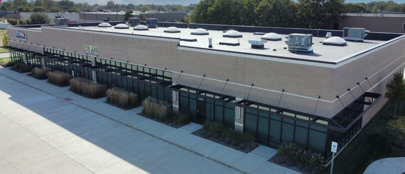 40421-40477 Mound Rd, Sterling Heights, MI à louer - Photo du bâtiment - Image 2 de 6