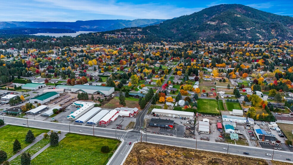 7168 N Government Way, Dalton Gardens, ID à louer - Photo du bâtiment - Image 3 de 60