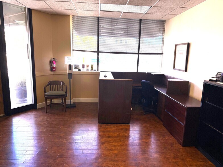 2500 Santa Clara Ave, Alameda, CA à louer - Photo du bâtiment - Image 3 de 17