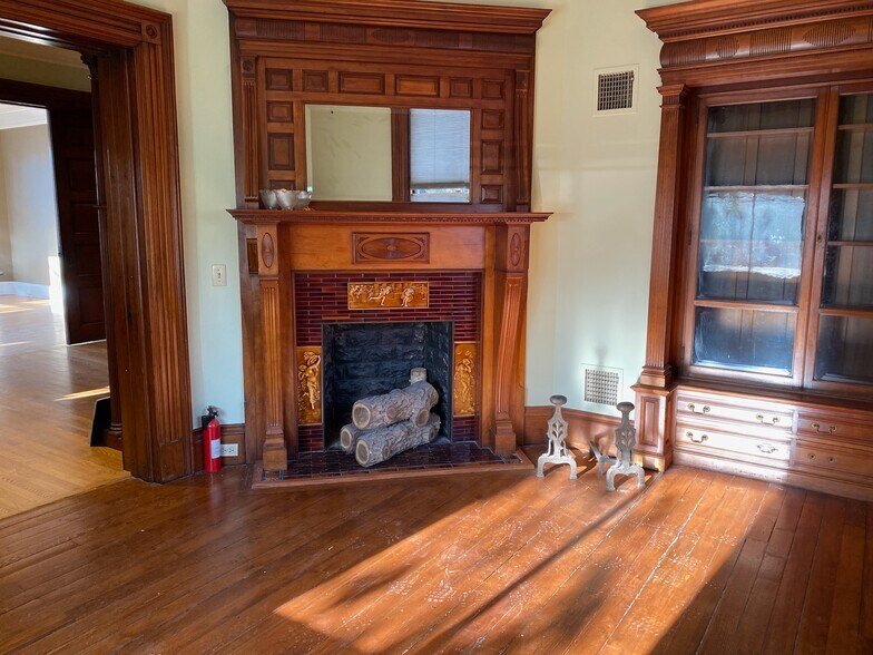 2144 Broad St, Cranston, RI à louer - Photo du bâtiment - Image 2 de 14