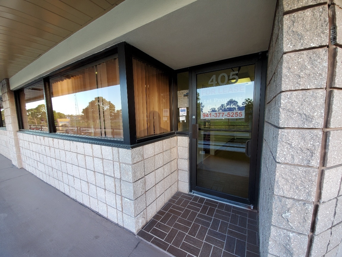 313-407 Interstate Blvd, Sarasota, FL for lease Building Photo- Image 1 of 9