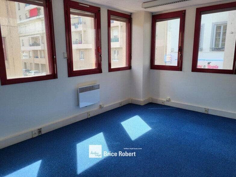 41 Rue De La Cité, Lyon for lease - Interior Photo - Image 3 of 4