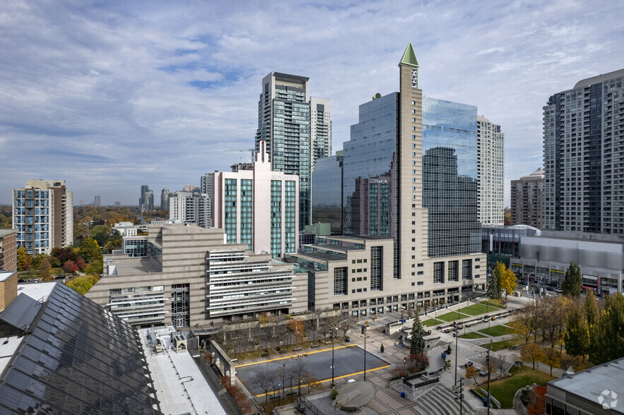 5140 Yonge St, Toronto, ON à louer - Photo du bâtiment - Image 3 de 5