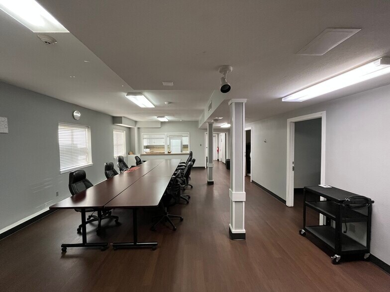 2400 NW 24th St, Fort Worth, TX à vendre - Photo du bâtiment - Image 3 de 21