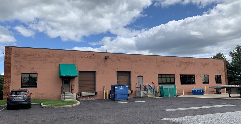 654 Enterprise Dr, Royersford, PA à louer - Photo du bâtiment - Image 3 de 6