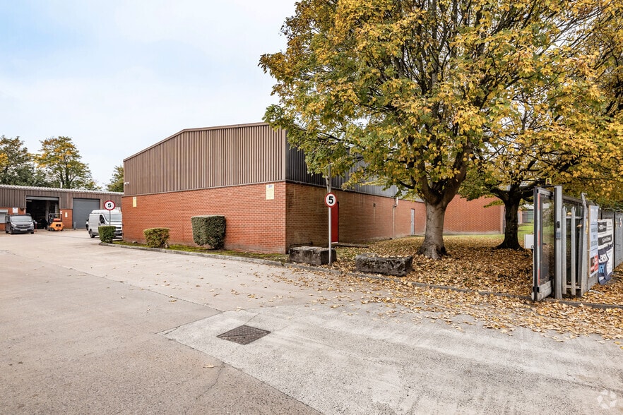 Thames Trading Estate, Manchester for lease - Building Photo - Image 3 of 3