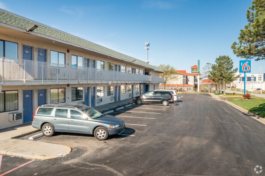 8230 NW Prairie View Rd, Kansas City, MO à vendre - Photo du bâtiment - Image 3 de 8