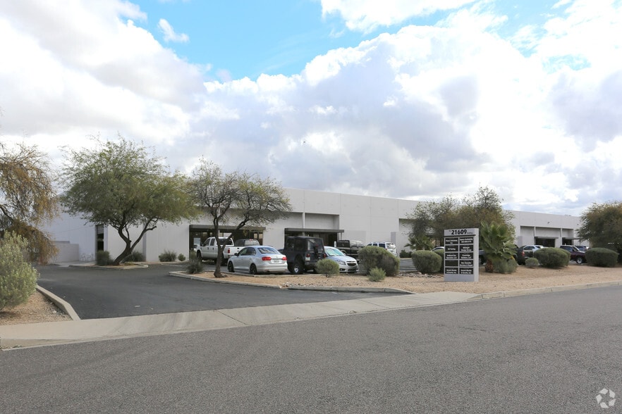 21609 N 12th Ave, Phoenix, AZ for lease - Primary Photo - Image 2 of 8