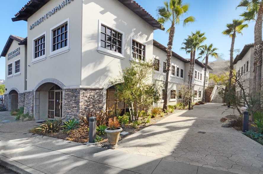 33302 Valle Rd, San Juan Capistrano, CA à louer - Photo du bâtiment - Image 2 de 9