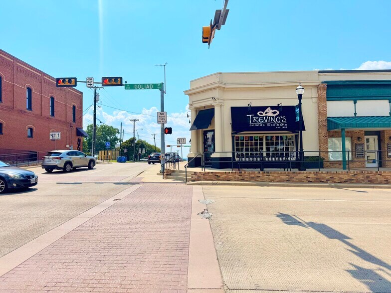 101 N Goliad, Rockwall, TX for lease - Building Photo - Image 1 of 8