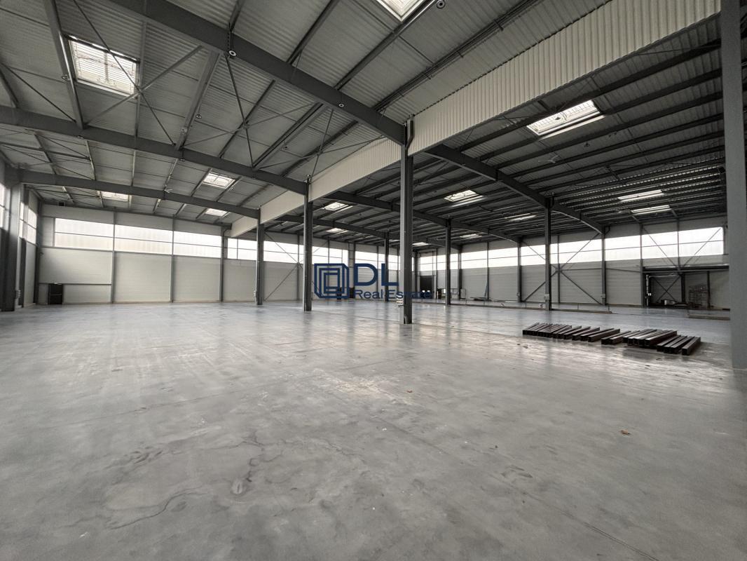Industrial in Torcy for lease Building Photo- Image 1 of 9