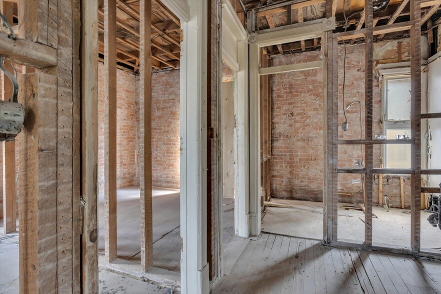 514 Aylmer St N, Peterborough, ON for sale - Building Photo - Image 2 of 51