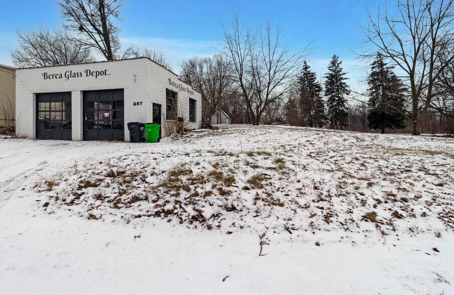 358 N Rocky River Dr, Berea, OH à vendre - Photo du bâtiment - Image 3 de 5